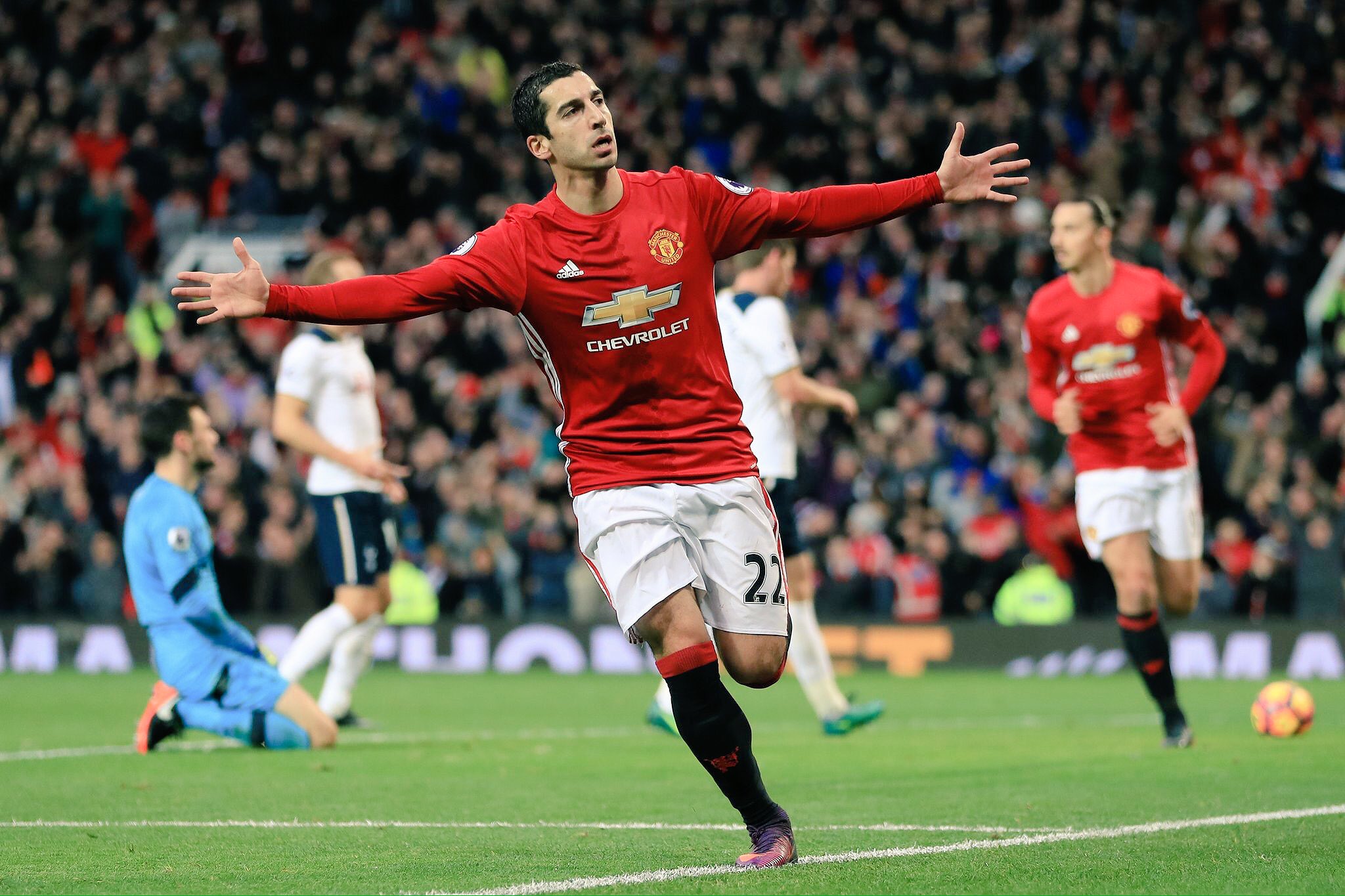 Mkhitaryan scores, gets hurt as Man United beats Spurs 1-0