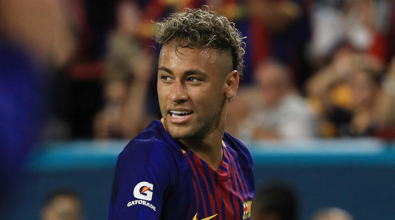 Memphis Depay Sends Freekick Challenge To Neymar