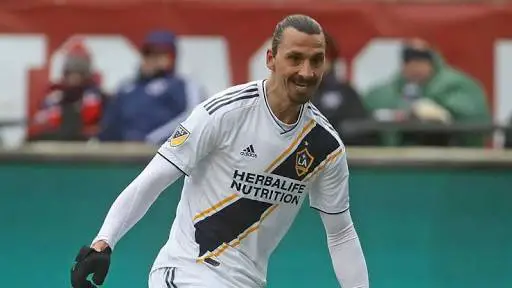Ibrahimovic Re-signs With LA Galaxy For 2019 Ibrahimovic Re-signs With LA Galaxy For 2019