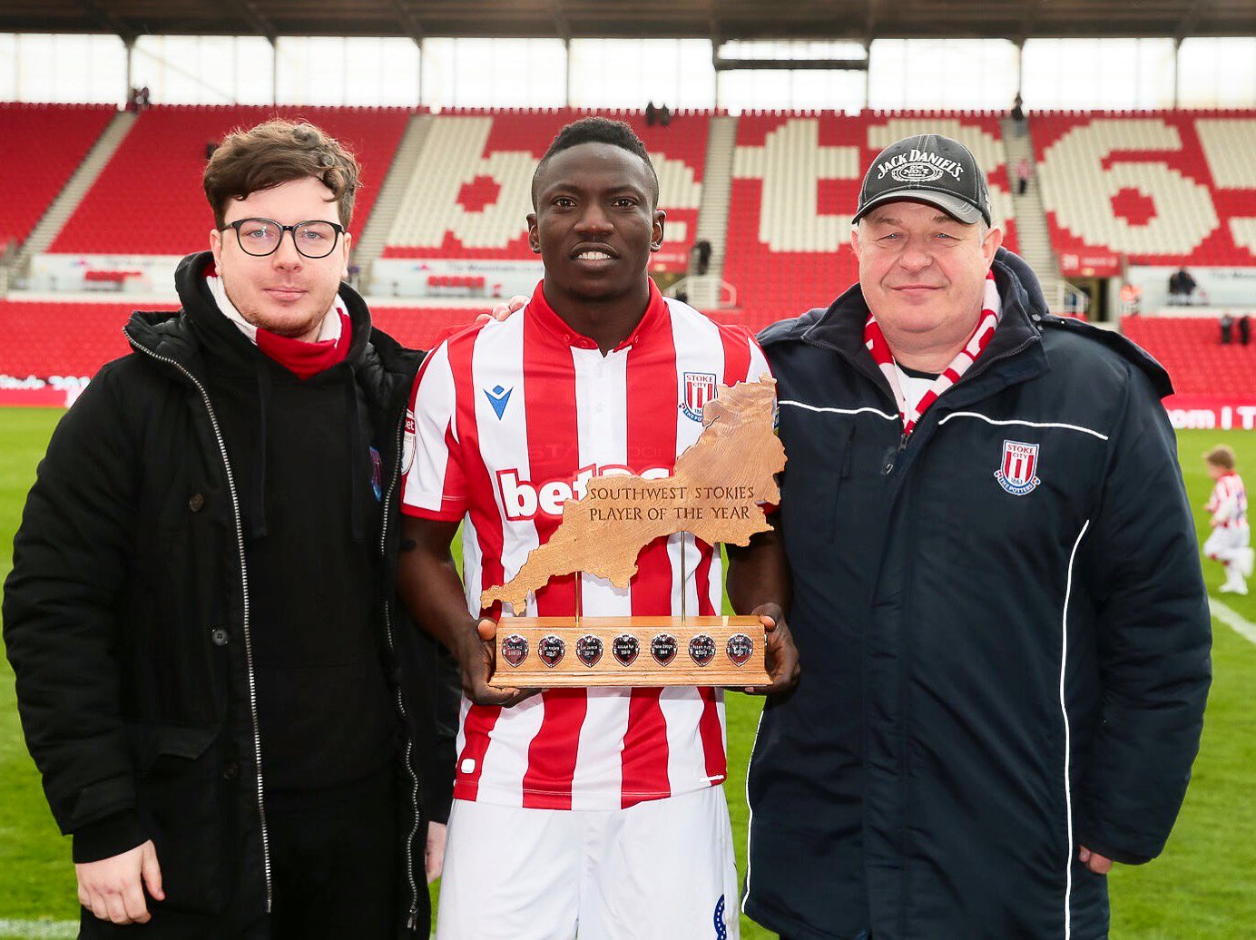 Etebo Wins Stoke City  POTY Award