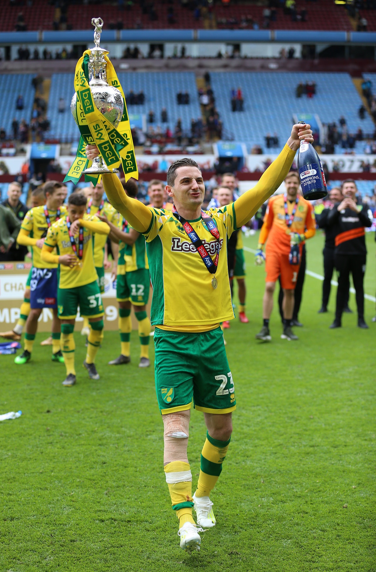 Canaries Star Pens New Deal