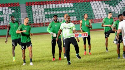 super-eagles-sunday-dare-amaju-pinnick-amauel-ogbemudia-stadium-2021-afcon-qualifiers