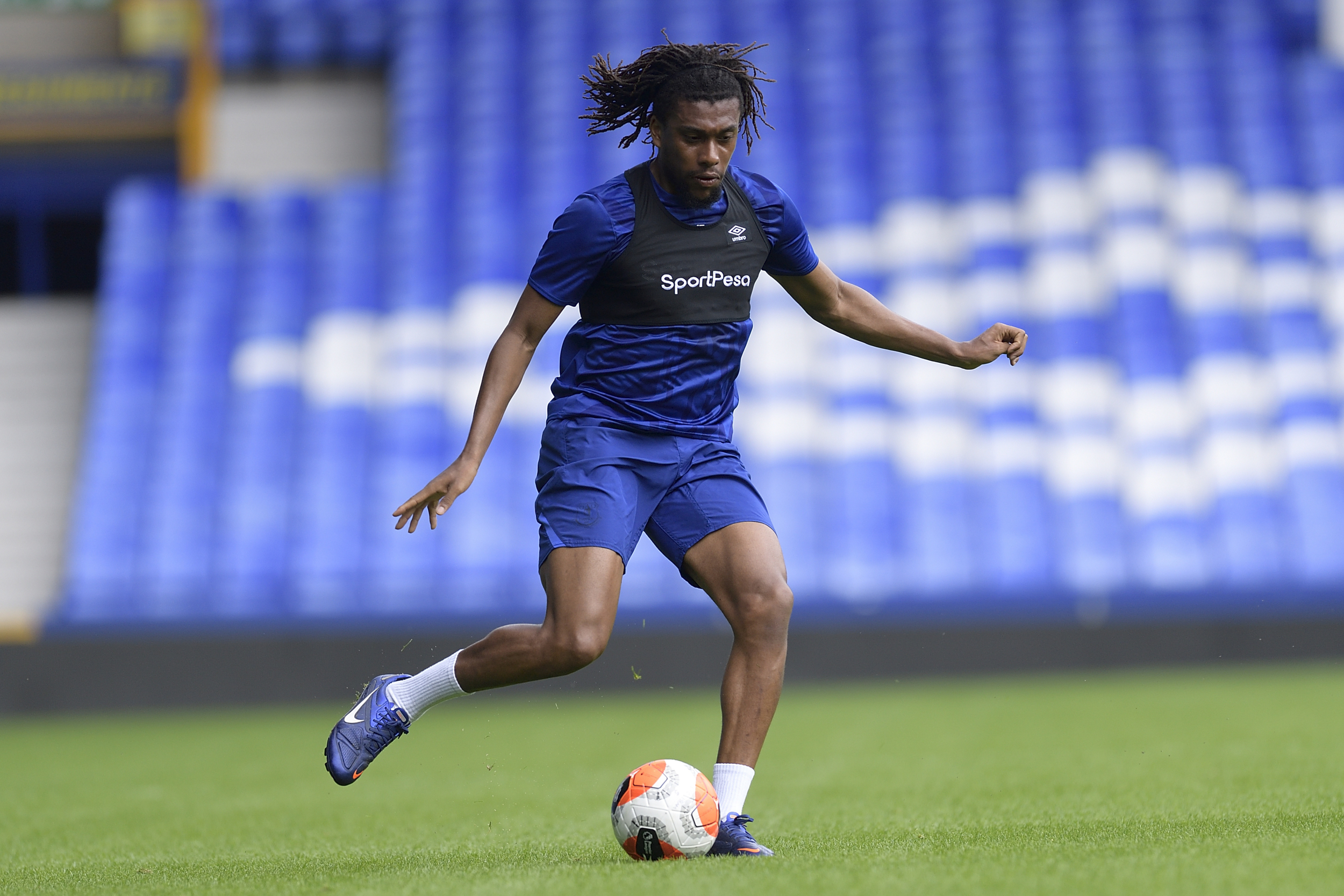 Everton Vs Arsenal:Iwobi Looks To inflict Misery On Fumbling Former Club