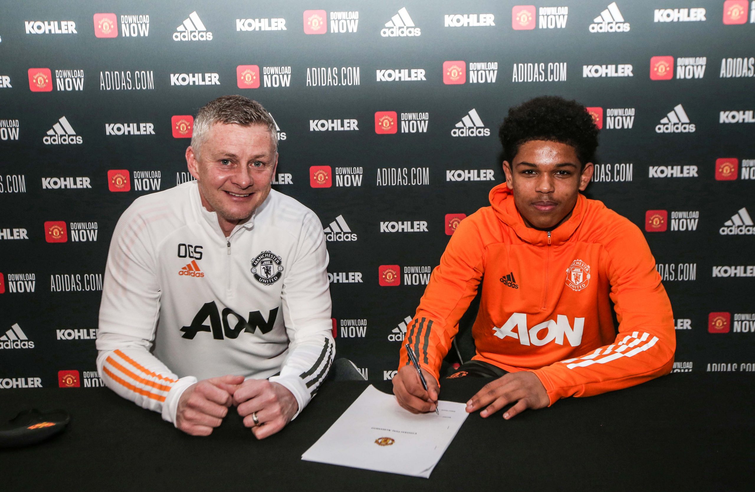 Shoretire Signs First Professional Contract With Manchester United