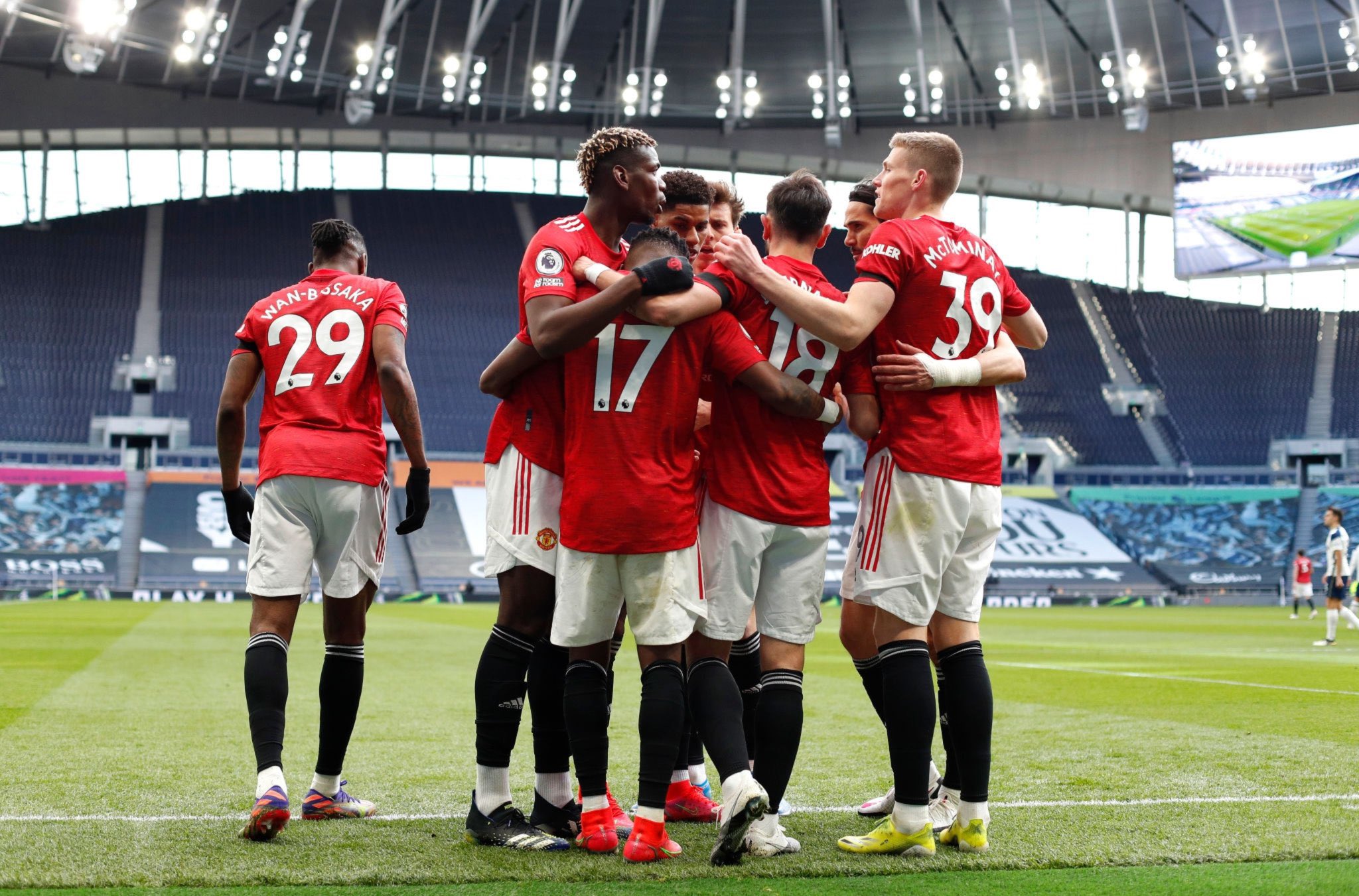 Premier League: Man United Come From Behind To Beat Spurs, Stretch Unbeaten  Away Run
