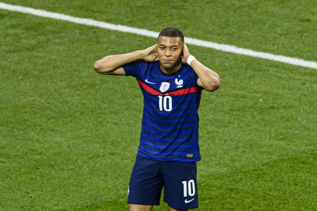 Karim Benzema helped Hugo Lloris save Ricardo Rodriguez's penalty - Get  French Football News