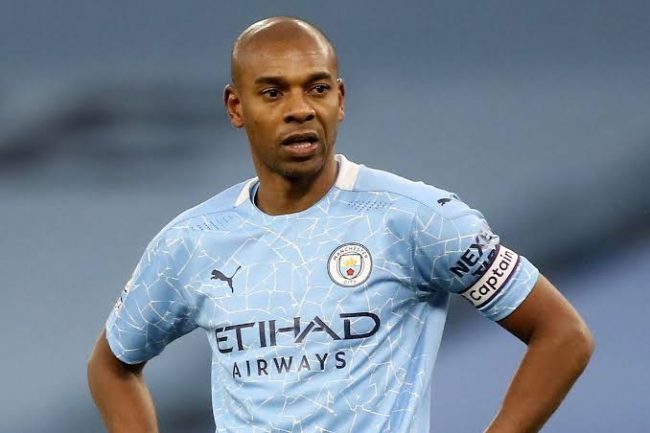 Fernandinho Signs New Manchester City Contract
