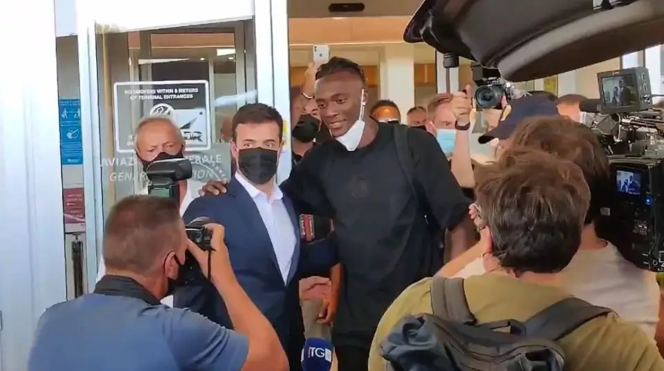 Abraham Arrives In Italy To Seal £34m Transfer To Roma 