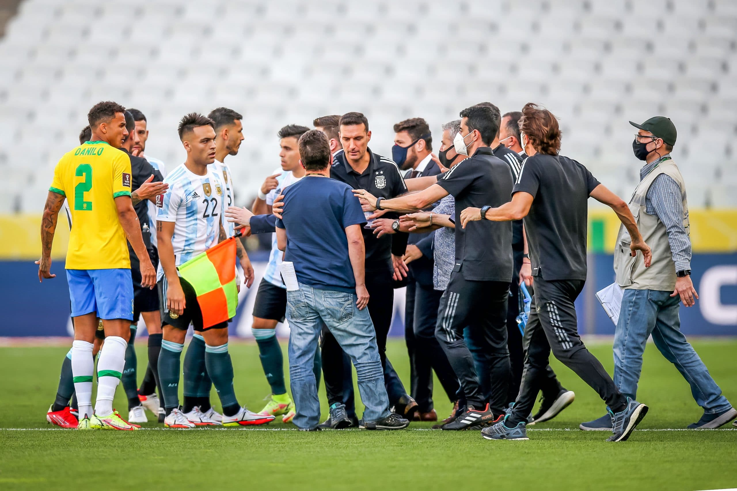 COVID-19: Brazil vs Argentina WCQ Suspended After Health Officials Storm Pitch To Remove Four Players 