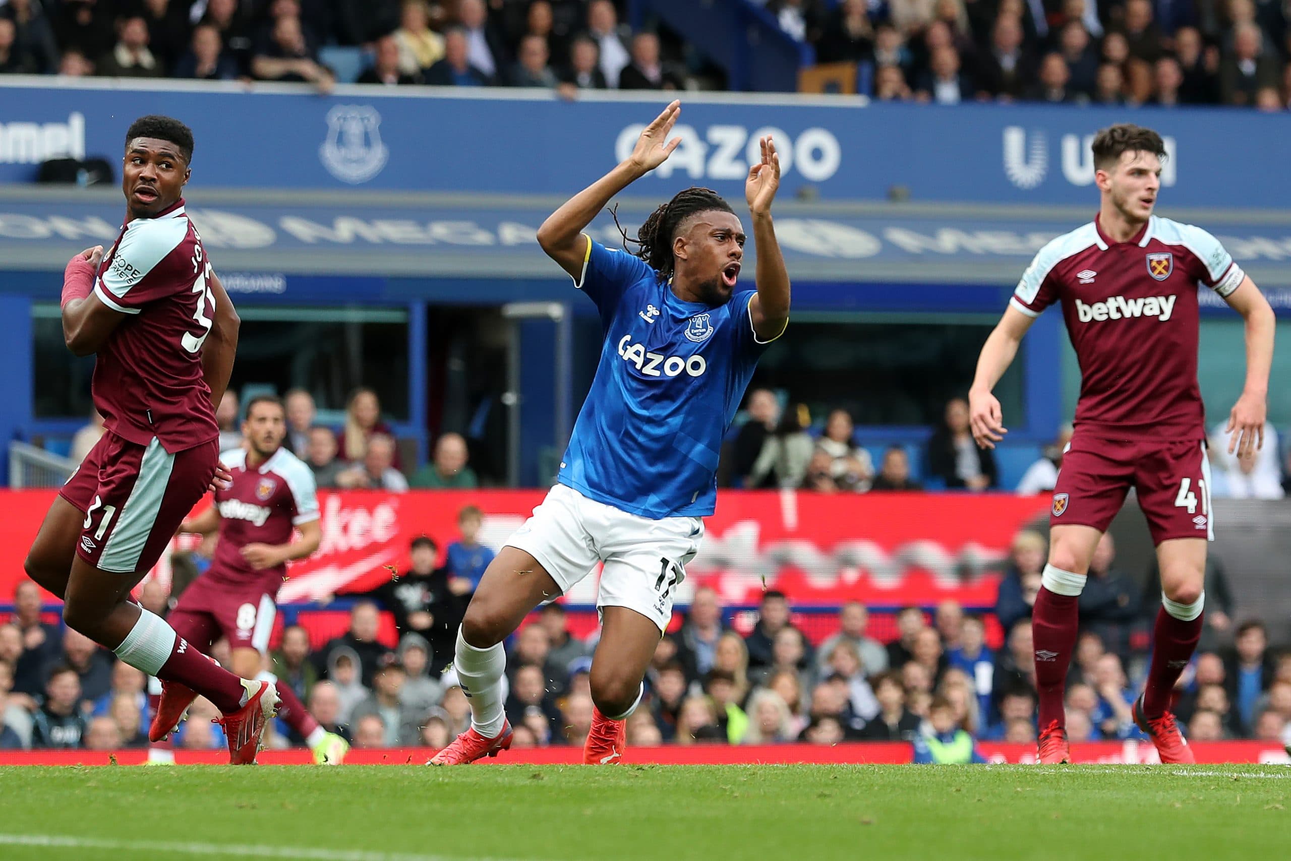 EPL: Iwobi Returns From Injury As West Ham Inflict First Home Defeat On Everton 