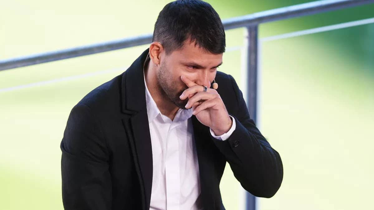 OFFICIAL: Aguero Announces Retirement From Football 