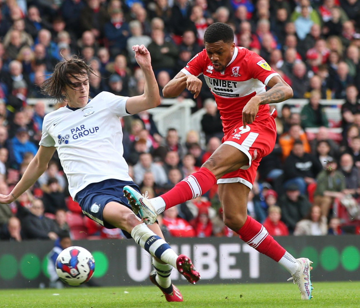 Ihe mgbaru ọsọ Akpom akpa nke 24, na-enye aka na mmeri ụlọ 4-0 Middlesbrough