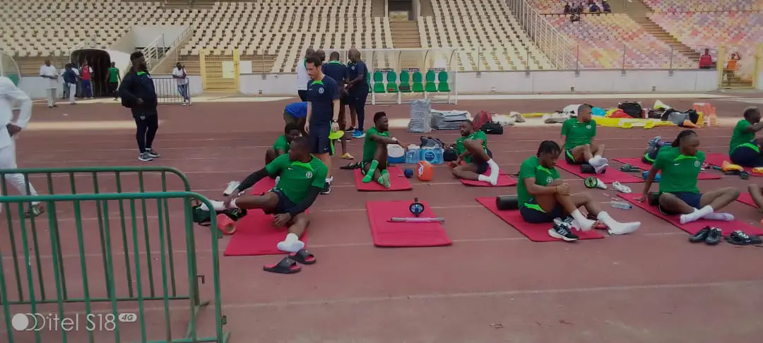 Super Eagles treinam no escuro terça-feira no MKO Stadium Abuja