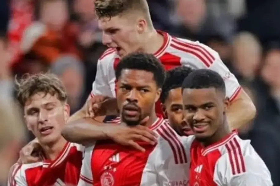 Akpom akpa goolu 9th nke oge dị ka 3rd Division Club meriri Ajax na iko Dutch