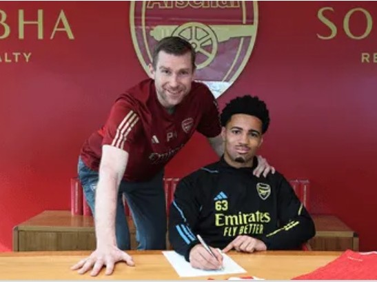Nigerian Midfielder Signs Professional Contract At Arsenal