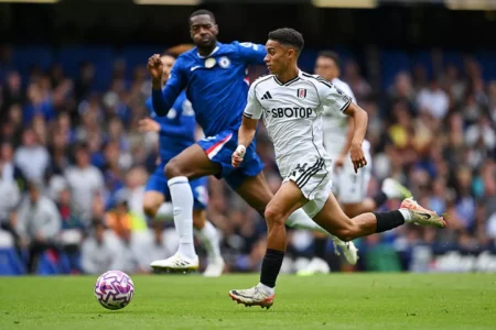 King kritisiert Entscheidung des Video-Schiedsrichters, Tor gegen Chelsea zu annullieren King kritisiert Entscheidung des Video-Schiedsrichters, Tor gegen Chelsea zu annullieren