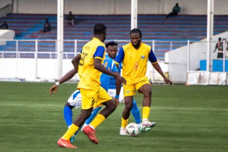 Enyimba and Warri Wolves battle in NPFL 2025/2026 MatchDay 9 game in Aba