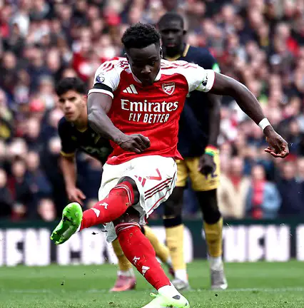 Saka Dismisses Early Premier League Title Talk