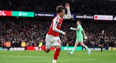 Dowman Makes History In Arsenal 2-0 Win Against Everton