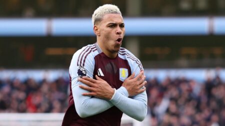 Don’t Join Chelsea, Man United –Saunders Warns Rodgers