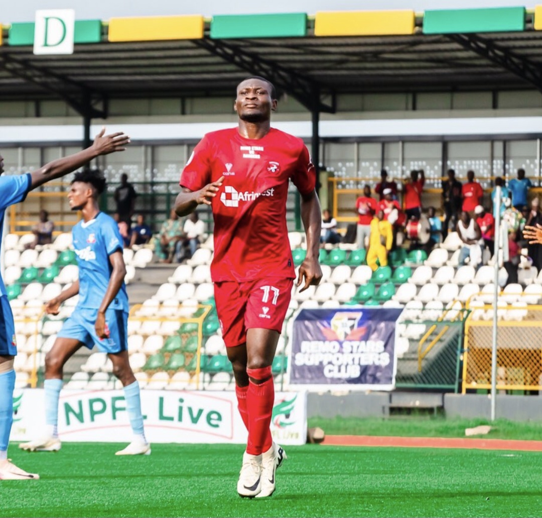 Godwin Obaje in action for Rangers International in NPFL title race