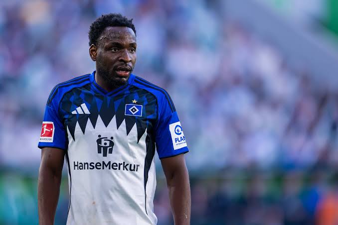 Hamburg Coach Clarifies Otele’s Half-Time Substitution In Augsburg Clash