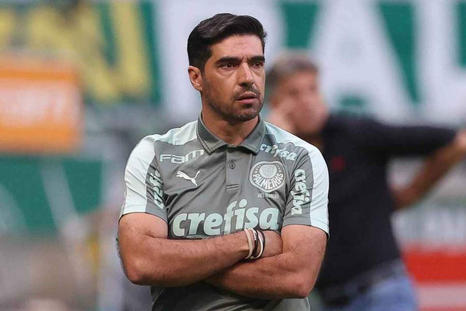 STJD Reduz Pena de Abel Ferreira, mas o Técnico do Palmeiras permanece suspenso por quatro jogos