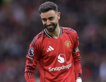 Man United Captain Fernandes Wins Footballer Of The Year Award