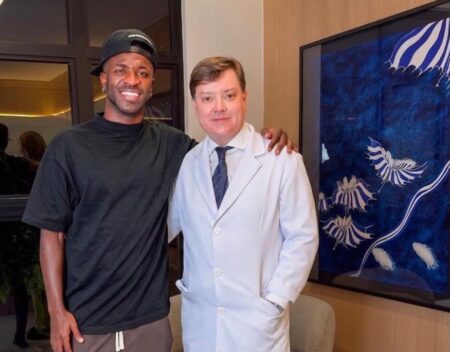 Vinícius Debuts New Look After Undergoing Chin Surgery