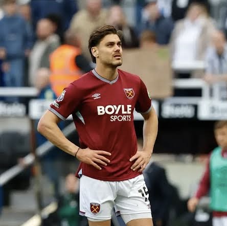 Arsenal Considering Re-signing Former Gunners Star