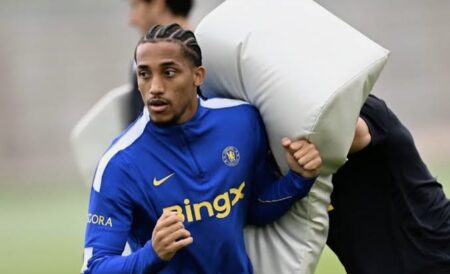 Chelsea Players Train With Rugby Tackle Shields Ahead Arsenal Clash