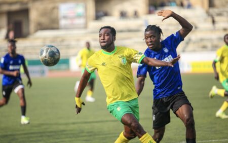 EUROMATCH NPFL: We Had A Bad Day – Ogunbote Speaks On Plateau United’s Home Loss To Sporting Lagos Playeau United and Sporting Lagos players battling for the ball