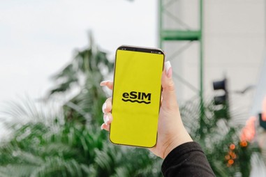 海外观赛指南:出国看比赛的球迷如何快速连接移动网络? eSIM