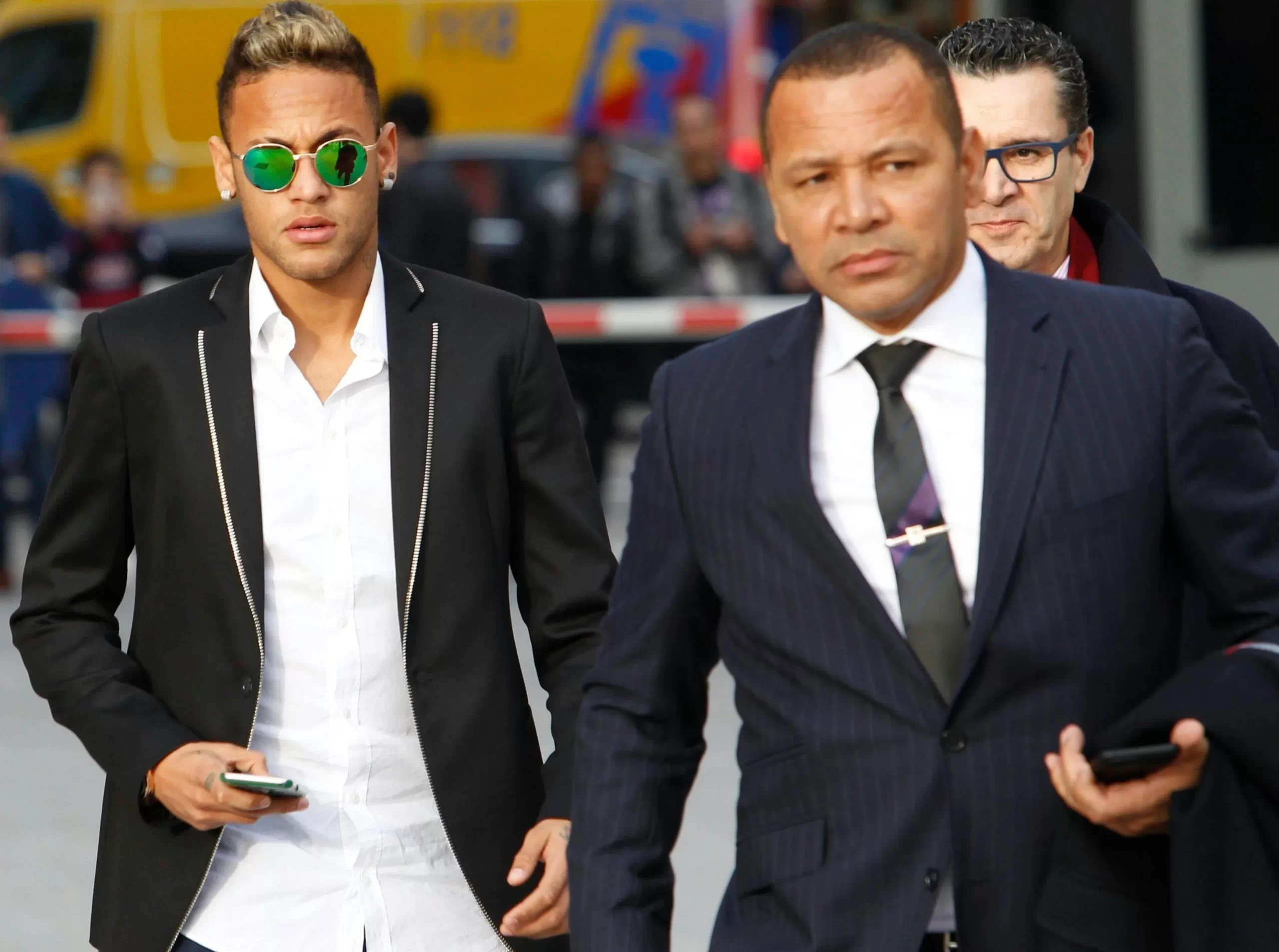 Neymar: I Sign What My Father Tells Me