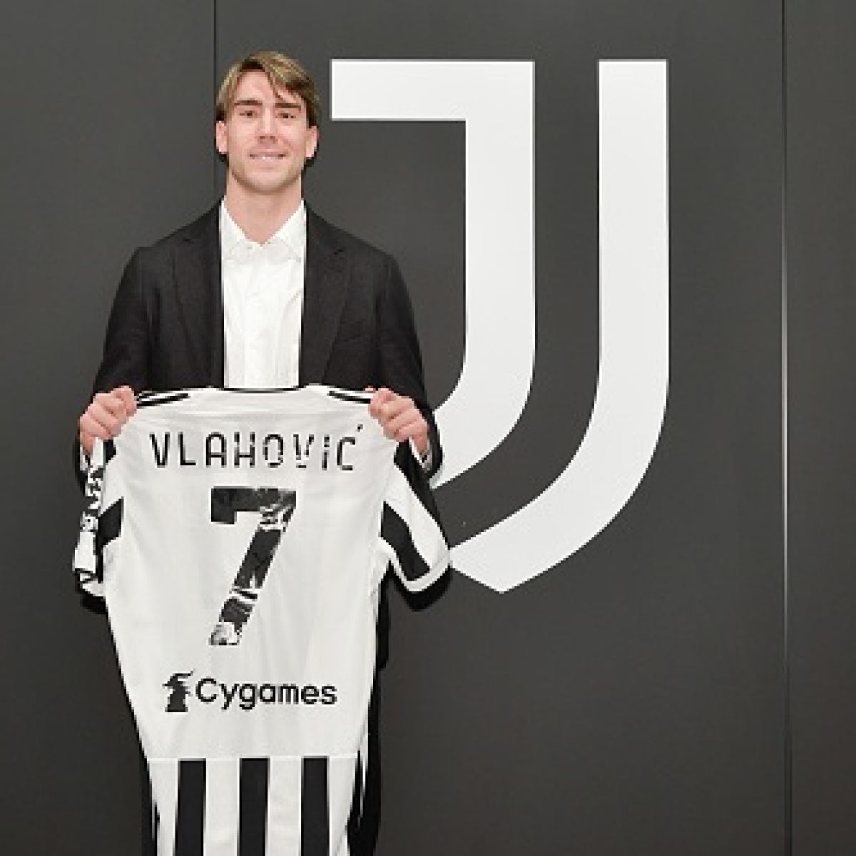 Juventus Complete Signing Of Highly-Rated Striker, Vlahovic